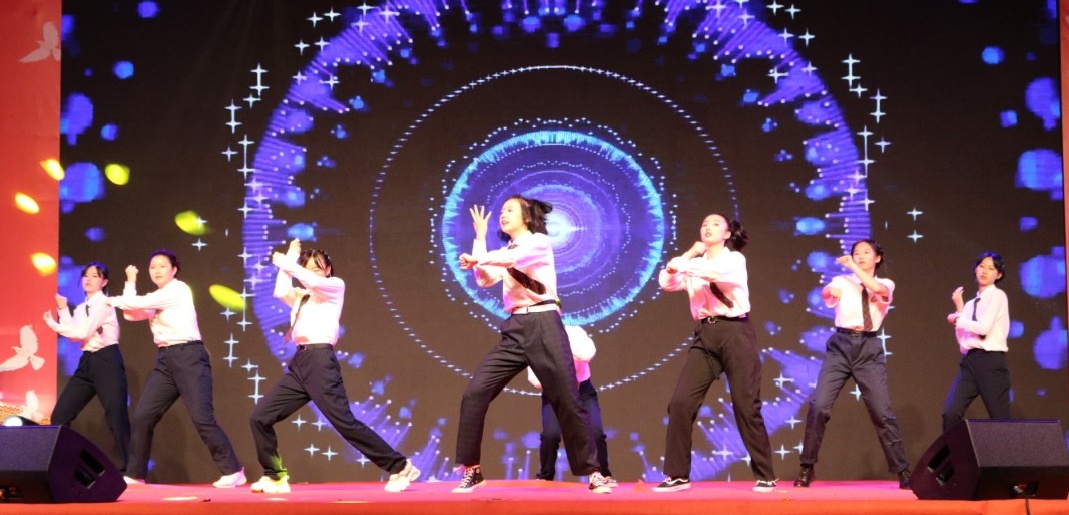 18、连炸（我校街舞队）.JPG