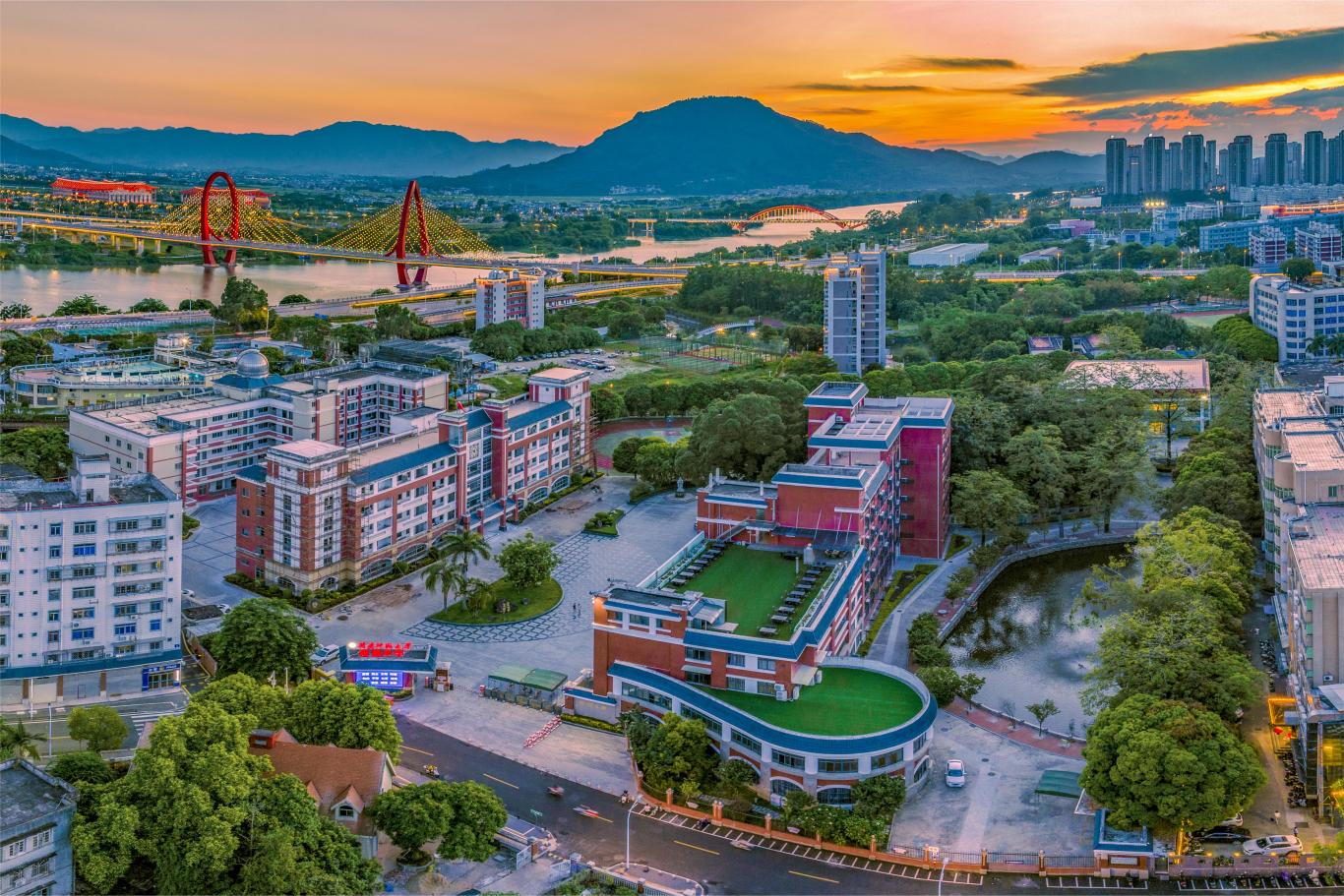 校园鸟瞰图-标清.jpg