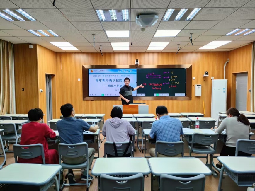 04-2青年教师教技能大赛2.jpg